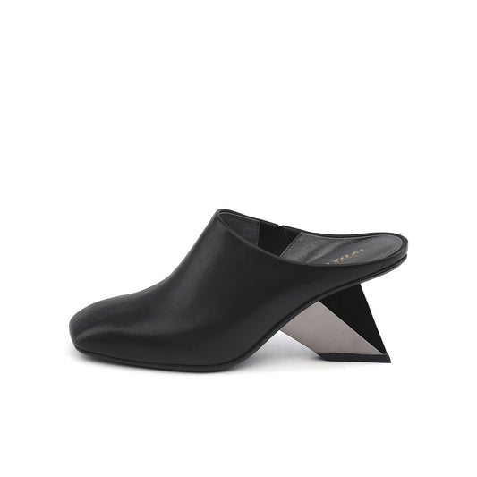 Edgy Pointed Toe Gravity Block Heel Pumps-0