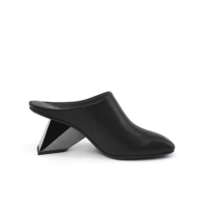Edgy Pointed Toe Gravity Block Heel Pumps-2